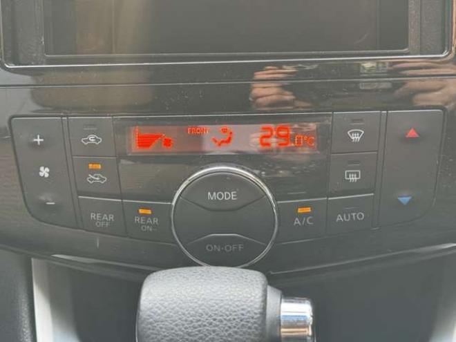 セレナ2.0 20S 4WD　後期型 2000