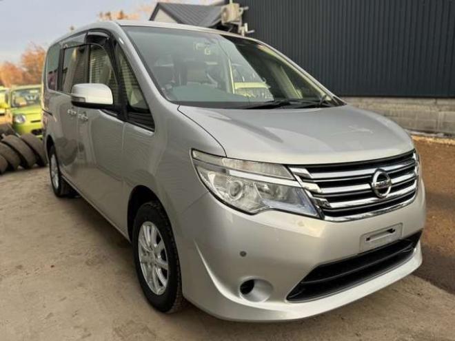 セレナ2.0 20S 4WD　後期型 2000