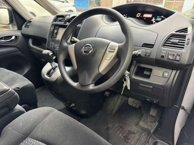 セレナ2.0 20S 4WD　ナビ　TV　Bluetooth　Bカメラ　クルコン　後期型 2000