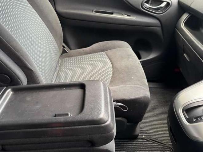 セレナ2.0 20S 4WD　ナビ　TV　Bluetooth　Bカメラ　クルコン　後期型 2000