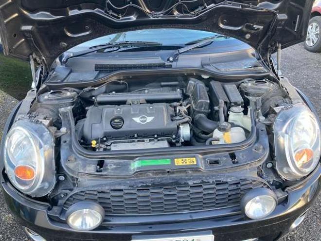 ミニクラブマン クーパー　サクラ・エディション日本 ETC ナビ 革シート キーレスエントリー パワーシート 正規輸入車 2WD 1600