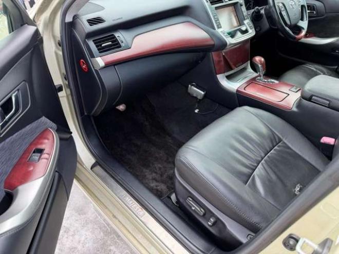 マジェスタ4.3 i-Four 4WD　ナビ・TV・バックカメラ　ETC 4300