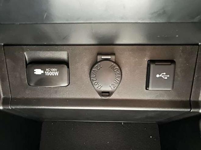 アルファードハイブリッド 2.5 SR Cパッケージ E-Four 4WD　3眼LED・純正ナビ・リアモニター・パワーバックドア・社外19AW・夏冬タイヤ付・1500W給電・ベンチレーターシート・アダプティブクルーズコントロール・ステアリングヒーター・検令和9年6月・本州仕入車両 2500