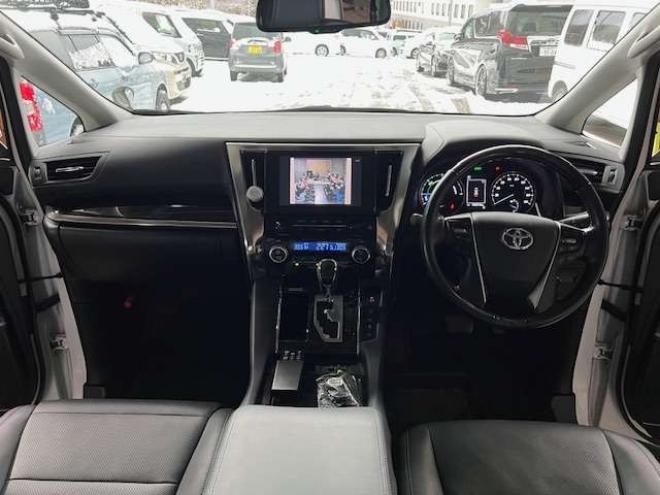 アルファードハイブリッド 2.5 SR Cパッケージ E-Four 4WD　3眼LED・純正ナビ・リアモニター・パワーバックドア・社外19AW・夏冬タイヤ付・1500W給電・ベンチレーターシート・アダプティブクルーズコントロール・ステアリングヒーター・検令和9年6月・本州仕入車両 2500