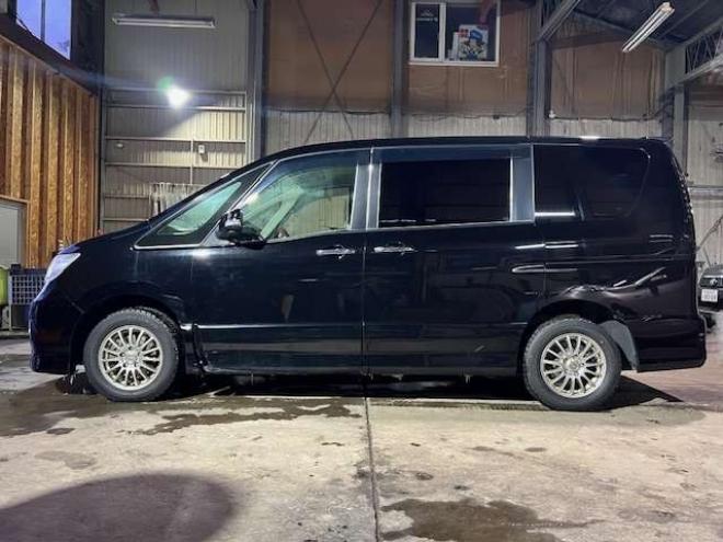 セレナ2.0 ライダー ブラックライン 4WD　新規車検整備付・Bluetooth対応社外ナビ・バックモニター・両側パワースライドドア・純正エンジンスターター・スマートキー・LEDテール 2000