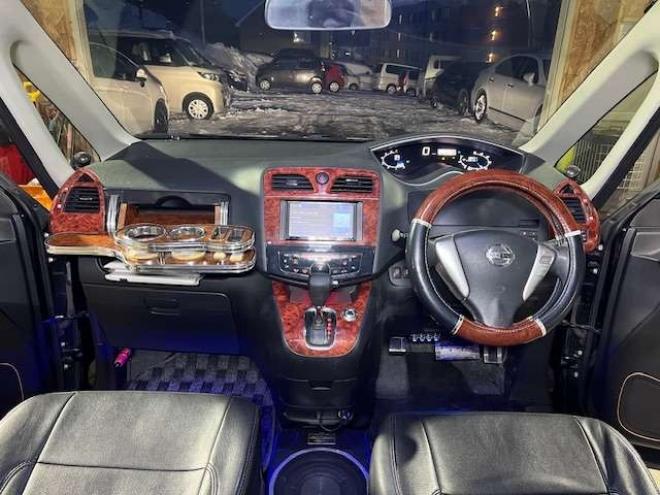 セレナ2.0 ライダー ブラックライン 4WD　新規車検整備付・Bluetooth対応社外ナビ・バックモニター・両側パワースライドドア・純正エンジンスターター・スマートキー・LEDテール 2000