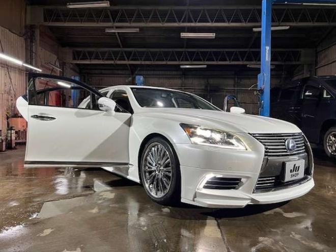 レクサスLSハイブリッド 600h バージョンC Iパッケージ 4WD　WALD&モデリスタエアロ・左右出しマフラー・20インチAW・エアサスコントローラー・ブラックレザー・パワートランク・純正HDDナビ・バックモニター・純正エンジンスターター・カードキー 5000