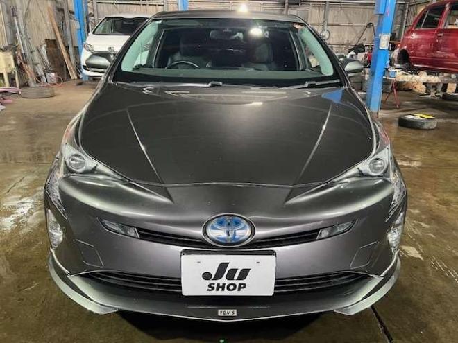 プリウス1.8 A プレミアム ツーリングセレクション E-Four 4WD　TRDスポイラー・18インチAW・純正8型ナビ・エンジンスターター・ドライブレコーダー・アダプティブクルーズコントロール・パワーシート・ETC・1500W給電・車検令和9年7月・寒冷地仕様車 1800