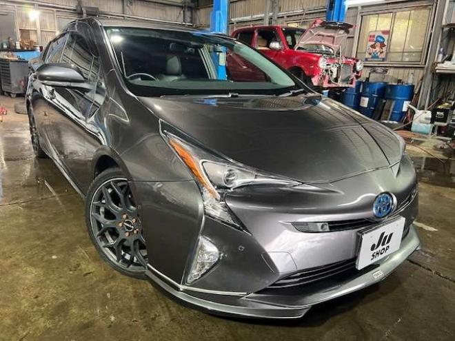 プリウス1.8 A プレミアム ツーリングセレクション E-Four 4WD　TRDスポイラー・18インチAW・純正8型ナビ・エンジンスターター・ドライブレコーダー・アダプティブクルーズコントロール・パワーシート・ETC・1500W給電・車検令和9年7月・寒冷地仕様車 1800