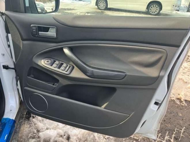 フォードクーガ タイタニアム 4WD　 2500