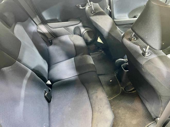 フィット1.3G 4WD 5年保証 ナビ 寒冷地仕様 禁煙 車検整備2年付 修復歴無