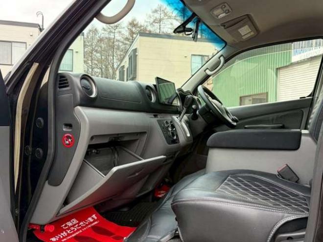 キャラバンNV350 2.5 プレミアムGX ロングボディ ディーゼルターボ 4WD　ナビ　バックカメラ　ETC　パワステ　パワーウィンドウ　キーレスエントリー　エアコン　盗難防止装置　両側スライドドア　フロントフォグランプ 2500