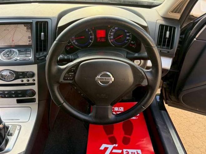 スカイライン2.5 250GT FOUR 4WD　ドライブレコーダー　ETC　パワステ　パワーウィンドウ　ナビ　電動シート　寒冷地仕様　アルミホイール　エアコン　盗難防止装置　キーレスエントリー　ABS　横滑り防止装置 2500