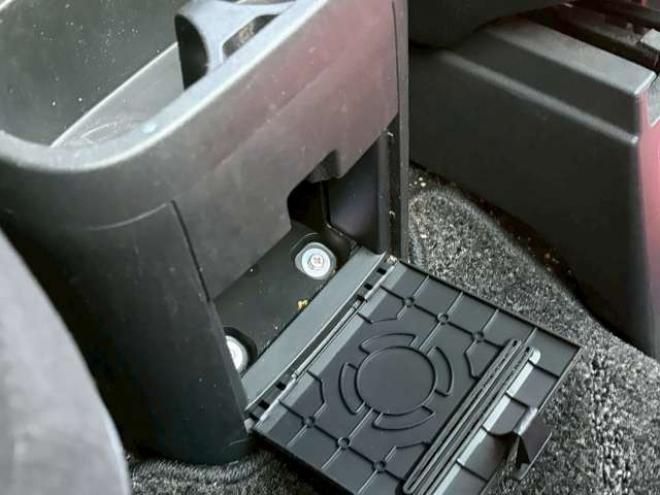 デリカD：5 2.2 D パワーパッケージ ディーゼルターボ 4WD　両側電動スライドドア　電動リアゲート　社外ナビ　社外アルミ　バックカメラ　エアコン　ETC　キーレスエントリー　シートヒーター　寒冷地仕様　パワステ　パワーウィンドウ　クルーズコントロール　3列シート 2300