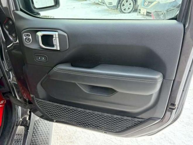 ラングラーアンリミテッド サハラ 3.6L 4WD　グラナイトグレー　エアコン　クルコン　パワステ　パワーウィンドウ　フロントカメラ　バックカメラ　キーレスエントリー　アルミホイール　ABS　横滑り防止装置　盗難防止装置　フルセグTV 正規輸入車 3600