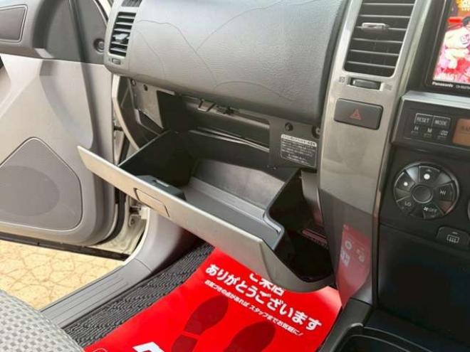 ハイラックスサーフ2.7 SSR-X リミテッド 4WD　TVナビ　パワステ　パワーウィンドウ　キーレスエントリー　LEDヘッドライト　フォグランプ　リフトアップ　アルミホイール　ルーフレール　寒冷地仕様　ABS　バックカメラ　盗難防止装置　エアコン 2700