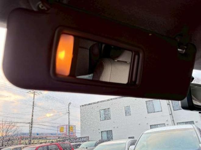 ハイラックスサーフ2.7 SSR-X リミテッド 4WD　TVナビ　パワステ　パワーウィンドウ　キーレスエントリー　LEDヘッドライト　フォグランプ　リフトアップ　アルミホイール　ルーフレール　寒冷地仕様　ABS　バックカメラ　盗難防止装置　エアコン 2700