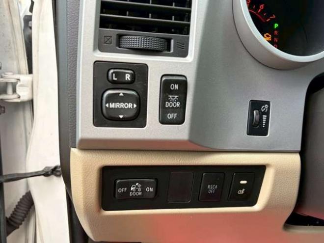 タンドラクルーマックス SR5 5.7 V8 4WD　 正規輸入車 5700