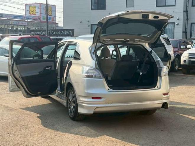 マークXジオ2.4 240G 4WD　6人乗り　3列シート　パワステ　パワーウィンドウ　純正ナビ　キーレスエントリー　ETC　バックカメラ　ABS　盗難防止装置　エアコン　電動シート　横滑り防止装置　アルミホイール 2400