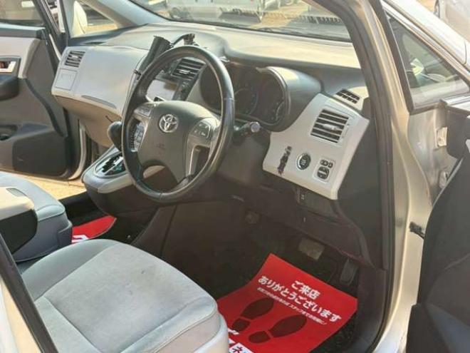 マークXジオ2.4 240G 4WD　6人乗り　3列シート　パワステ　パワーウィンドウ　純正ナビ　キーレスエントリー　ETC　バックカメラ　ABS　盗難防止装置　エアコン　電動シート　横滑り防止装置　アルミホイール 2400