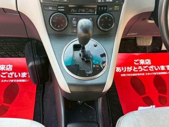 マークXジオ2.4 240G 4WD　6人乗り　3列シート　パワステ　パワーウィンドウ　純正ナビ　キーレスエントリー　ETC　バックカメラ　ABS　盗難防止装置　エアコン　電動シート　横滑り防止装置　アルミホイール 2400