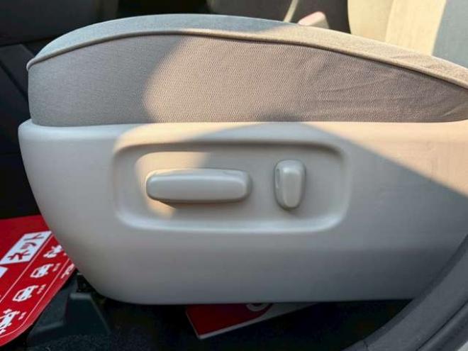 マークXジオ2.4 240G 4WD　6人乗り　3列シート　パワステ　パワーウィンドウ　純正ナビ　キーレスエントリー　ETC　バックカメラ　ABS　盗難防止装置　エアコン　電動シート　横滑り防止装置　アルミホイール 2400