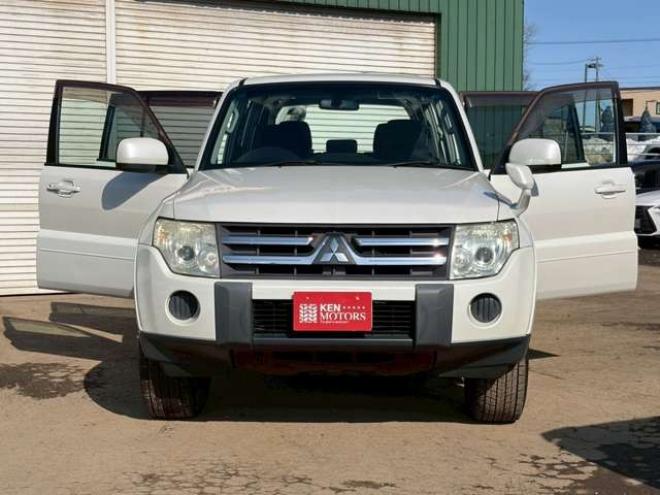 パジェロ3.0 ロング リミテッド エディション 4WD　ワンオーナー　社外ナビ　バックカメラ　純正アルミホイール　エアコン　エンジンスターター　ETC　記録簿　キーレスエントリー　パワステ　パワーウィンドウ　3列シート　エアコン　寒冷地仕様　盗難防止装置 3000