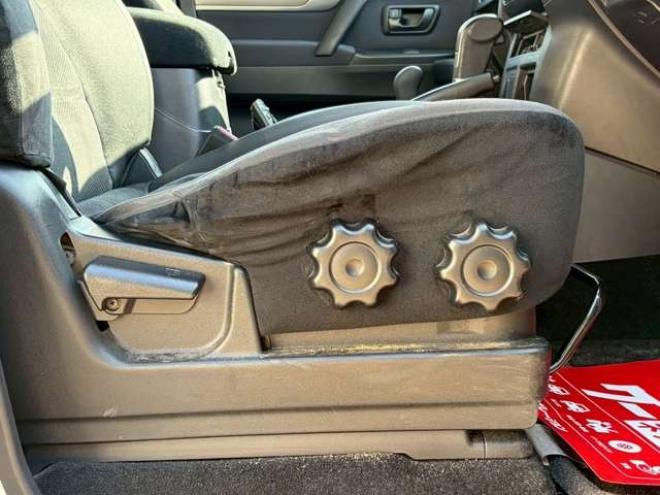 パジェロ3.0 ロング リミテッド エディション 4WD　ワンオーナー　社外ナビ　バックカメラ　純正アルミホイール　エアコン　エンジンスターター　ETC　記録簿　キーレスエントリー　パワステ　パワーウィンドウ　3列シート　エアコン　寒冷地仕様　盗難防止装置 3000