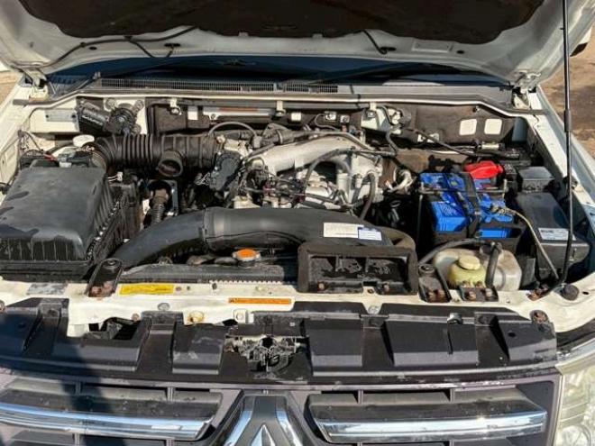 パジェロ3.0 ロング リミテッド エディション 4WD　ワンオーナー　社外ナビ　バックカメラ　純正アルミホイール　エアコン　エンジンスターター　ETC　記録簿　キーレスエントリー　パワステ　パワーウィンドウ　3列シート　エアコン　寒冷地仕様　盗難防止装置 3000