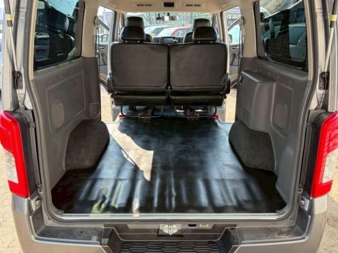 キャラバンNV350 2.5 プレミアムGX ロングボディ ディーゼルターボ 4WD　ヒッチメンバー　エンジンスターター　パワステ　パワーウィンドウ　純正ナビ　バックカメラ　ETC　社外アルミホイール　ABS　キーレスエントリー　ドライブレコーダー 2500