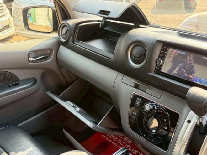キャラバンNV350 2.5 プレミアムGX ロングボディ ディーゼルターボ 4WD　ヒッチメンバー　エンジンスターター　パワステ　パワーウィンドウ　純正ナビ　バックカメラ　ETC　社外アルミホイール　ABS　キーレスエントリー　ドライブレコーダー 2500