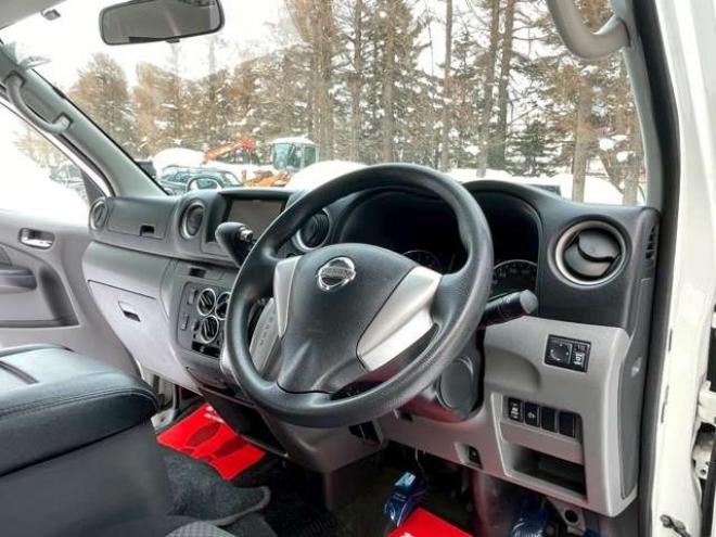 キャラバンNV350 2.5 プレミアムGX ロングボディ ディーゼルターボ 4WD　ベッドキット　スマートキー　キーレスエントリー　パワステ　パワーウィンドウ　ABS　ETC　エアコン　盗難防止装置　両側スライドドア 2500