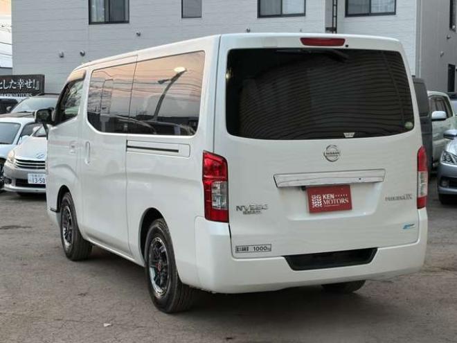 キャラバンNV350 2.5 プレミアムGX ロングボディ ディーゼルターボ 4WD　ベッドキット　スマートキー　キーレスエントリー　パワステ　パワーウィンドウ　ABS　ETC　エアコン　盗難防止装置　両側スライドドア 2500