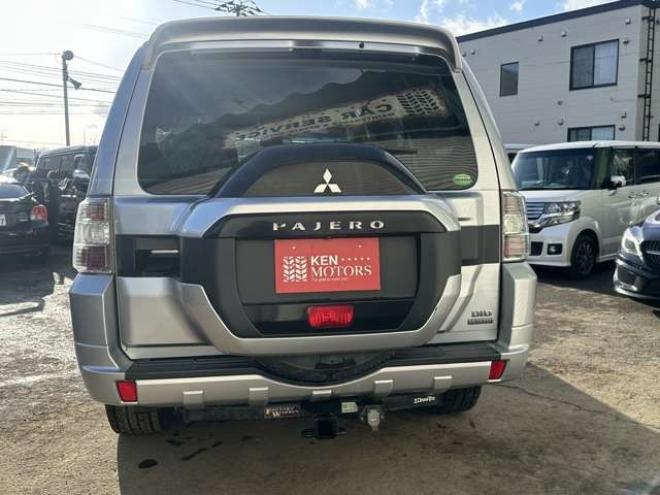 パジェロ3.2 ロング エクシード ディーゼルターボ 4WD　クルーズコントロール　パワステ　パワーウィンドウ　ABS　純正ナビ　バックカメラ　横滑り防止装置　盗難防止装置　純正アルミホイール 3200