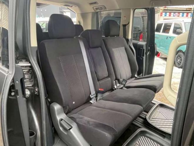 デリカD：5 2.4 G パワーパッケージ 4WD　ETC　アルパインBIGナビ　バックカメラ　両側電動スライドドア　パワステ　パワーウィンドウ　純正アルミ　クルーズコントロール　エアコン　キーレスエントリー　横滑り防止装置　盗難防止装置　3列シート 2400