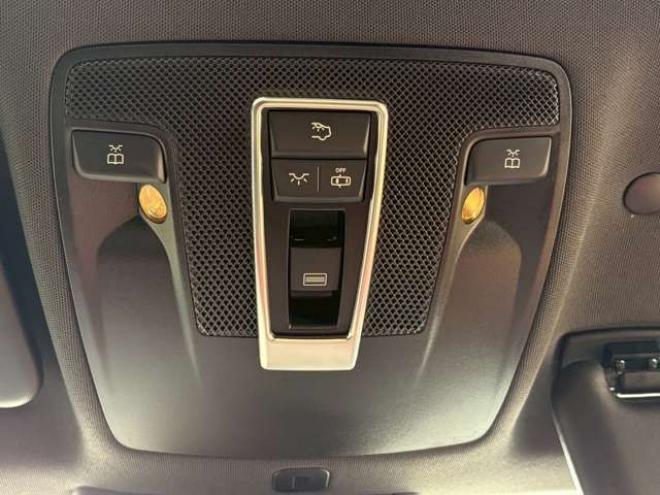 ベンツCLAクラス CLA250 4マチック 4WD　ナビ　バックカメラ　ETC　キーレスエントリー　シートヒーター　エアコン　クルーズコントロール　ABS　盗難防止装置　パワステ　パワーウィンドウ　横滑防止装置　パーキングアシスト　アイドリングストップ 正規輸入車 2000