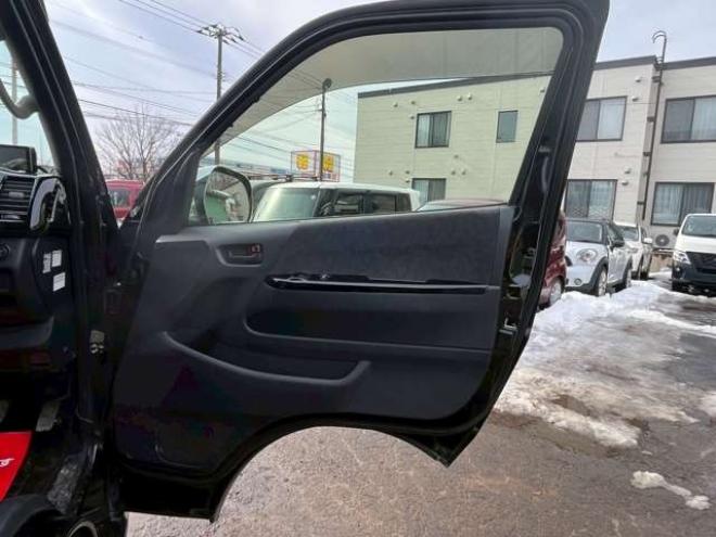 ハイエース2.7 GL ロング ミドルルーフ 4WD　10人乗り　パワステ　パワーウィンドウ　エアコン　社外ナビ　後席モニター　キーレスエントリー　片側スライドドア　盗難防止装置　フロントモデリスタ 2700