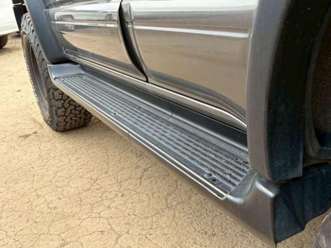 ハイラックスサーフ2.7 SSR-X Vセレクション 4WD　社外ナビ　バックカメラ　社外アルミホイール　エアコン　リフトアップ　パワステ　パワーウィンドウ　キーレスエントリー　ETC　ABS　ルーフレール 2700