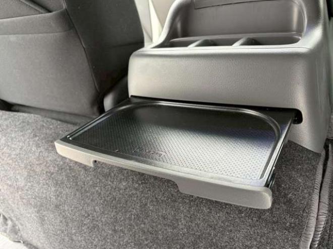 キャラバンNV350 2.5 プレミアムGX ロングボディ ディーゼルターボ 4WD　ベッドキット　カーテン　フロントスポイラー　グリルカバー　ルーフスポイラー　リアヒーター　社外ナビ　左側電動スライドドア　社外アルミホイール　ETC　バックカメラ　パワステ　パワーウィンドウ　キーレス 2500