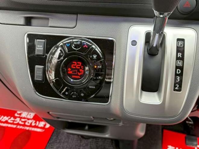 キャラバンNV350 2.5 プレミアムGX ロングボディ ディーゼルターボ 4WD　ベッドキット　カーテン　フロントスポイラー　グリルカバー　ルーフスポイラー　リアヒーター　社外ナビ　左側電動スライドドア　社外アルミホイール　ETC　バックカメラ　パワステ　パワーウィンドウ　キーレス 2500