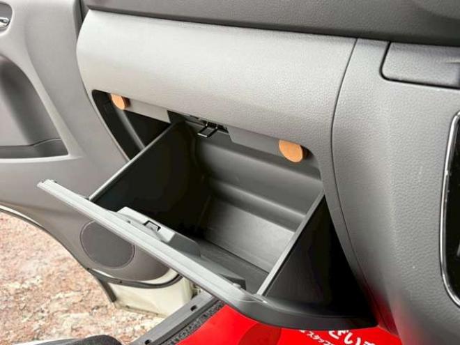 キャラバンNV350 2.5 プレミアムGX ロングボディ ディーゼルターボ 4WD　ベッドキット　カーテン　フロントスポイラー　グリルカバー　ルーフスポイラー　リアヒーター　社外ナビ　左側電動スライドドア　社外アルミホイール　ETC　バックカメラ　パワステ　パワーウィンドウ　キーレス 2500