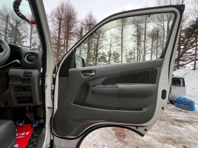 キャラバンNV350 2.5 プレミアムGX ロングボディ ディーゼルターボ 4WD　エンジンスターター　社外11インチナビ　バックカメラ　ETC　ワンオーナー　左側電動スライドドア　社外アルミ　パワーウィンドウ　パワステ　後席モニター　ABS　キーレスエントリー　衝突被害軽減ブレーキ 2500