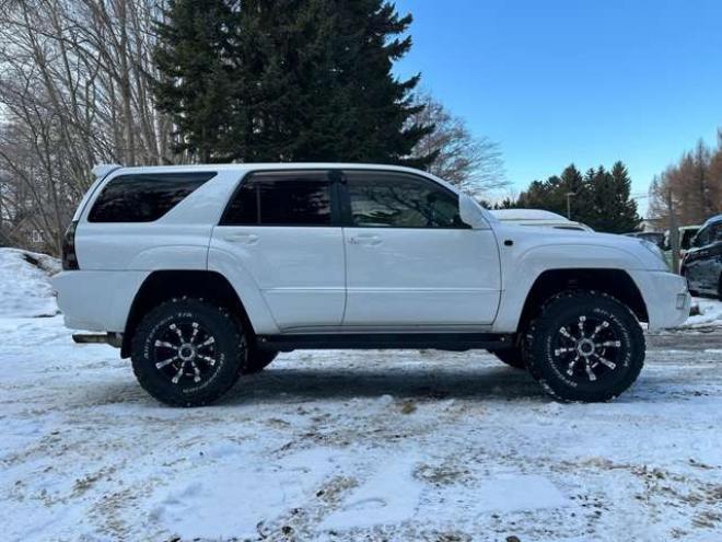 ハイラックスサーフ2.7 SSR-G 4WD　禁煙車　パワステ　パワーウィンドウ　ETC　社外ナビ　バックカメラ　キーレスエントリー　リフトアップ　エンジンスターター　寒冷地仕様　ABS　エアコン　盗難防止装置　社外アルミホイール 2700