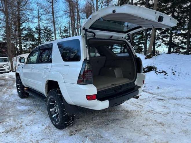 ハイラックスサーフ2.7 SSR-G 4WD　禁煙車　パワステ　パワーウィンドウ　ETC　社外ナビ　バックカメラ　キーレスエントリー　リフトアップ　エンジンスターター　寒冷地仕様　ABS　エアコン　盗難防止装置　社外アルミホイール 2700