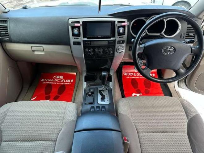 ハイラックスサーフ2.7 SSR-G 4WD　禁煙車　パワステ　パワーウィンドウ　ETC　社外ナビ　バックカメラ　キーレスエントリー　リフトアップ　エンジンスターター　寒冷地仕様　ABS　エアコン　盗難防止装置　社外アルミホイール 2700