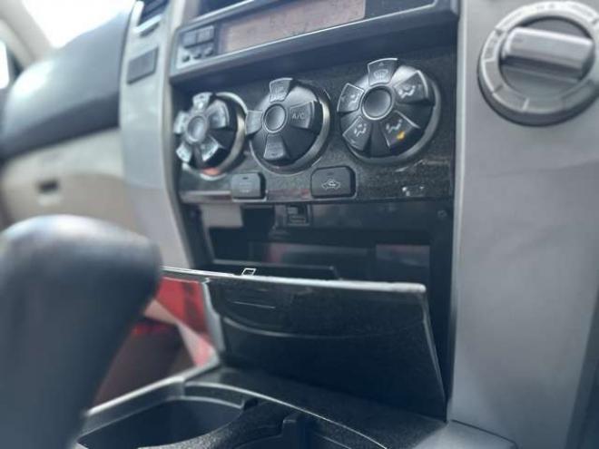 ハイラックスサーフ2.7 SSR-G 4WD　禁煙車　パワステ　パワーウィンドウ　ETC　社外ナビ　バックカメラ　キーレスエントリー　リフトアップ　エンジンスターター　寒冷地仕様　ABS　エアコン　盗難防止装置　社外アルミホイール 2700