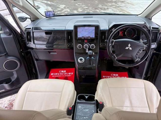 デリカD：5 2.4 G パワーパッケージ 4WD　リフトアップ　両側パワースライドドア　社外ナビ　バックカメラ　フロントカメラ　リアパワーゲート　後席モニター　パワステ　パワーウィンドウ　ABS　キーレスエントリー 2400