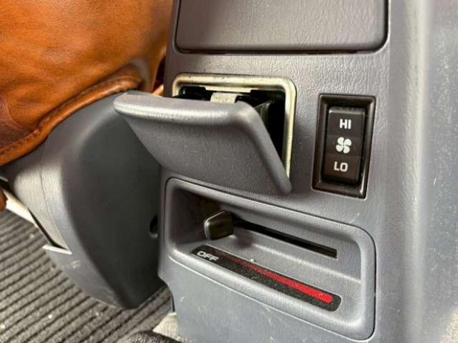 ハイラックスサーフ3.0 SSR-G ワイドボディ ディーゼルターボ 4WD　リフトアップ　全塗装済ベージュ　アルミホイール　メッキバンパー　サンルーフ　ETC　パワステ　パワーウィンドウ　ABS　キーレスエントリー　エアコン　寒冷地仕様 3000