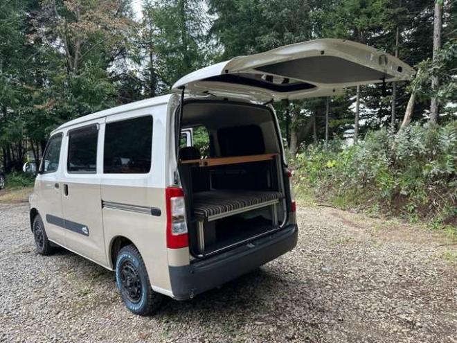 タウンエースバン1.5 GL 4WD　アルトピアーノ　ベージュツートン全塗装済　ベッドキット　セカンドバッテリー　ETC　フルセグTVナビ　バックカメラ　アイドリングストップ　ABS　レーンキープアシスト　盗難防止装置　パワステ　パワーウィンドウ 1500