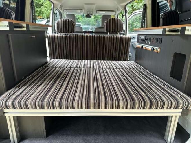 タウンエースバン1.5 GL 4WD　アルトピアーノ　ベージュツートン全塗装済　ベッドキット　セカンドバッテリー　ETC　フルセグTVナビ　バックカメラ　アイドリングストップ　ABS　レーンキープアシスト　盗難防止装置　パワステ　パワーウィンドウ 1500